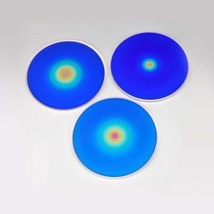 Gradient Reflectivity Mirrors (GRM)
